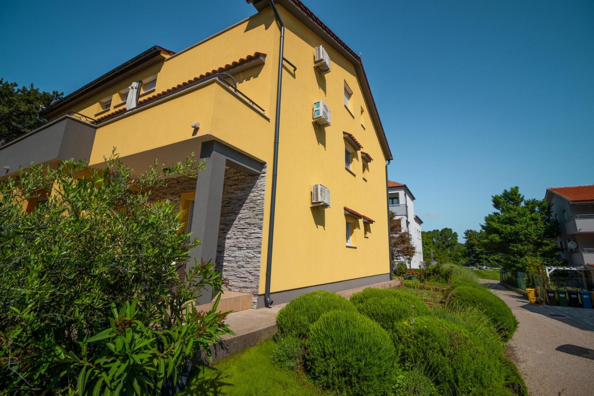 Apartments Gracia Baska  Exterior photo